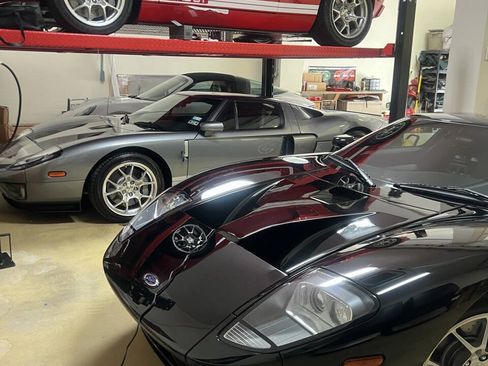 Used 2005 Ford GT RWD image 75