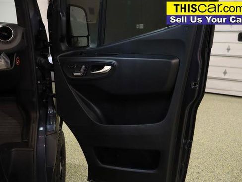 Used 2020 Mercedes-Benz Sprinter 2500 image 21