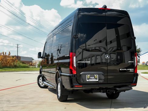 Used 2025 Mercedes-Benz Sprinter 2500 image 8