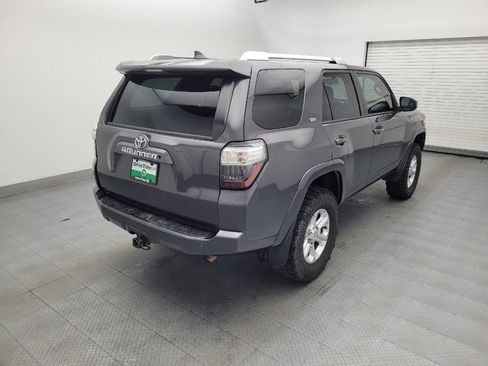 Used 2018 Toyota 4Runner SR5 AWD/4WD image 9
