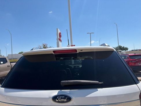 Used 2018 Ford Explorer Platinum AWD/4WD image 5