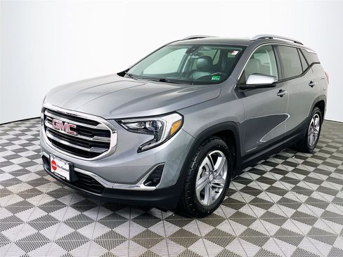Used 2018 GMC Terrain SLT w/ Preferred Package FWD image 3