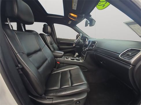 Used 2022 Jeep Grand Cherokee Limited image 15