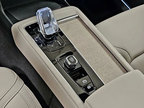 New 2026 Volvo XC90 T8 Plus w/ Protection Package Premier AWD/4WD image 46