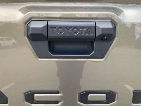 Used 2026 Toyota Tacoma TRD Off-Road image 32