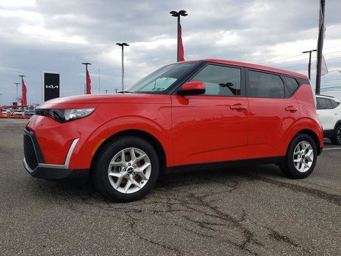 Certified 2023 Kia Soul LX w/ LX Technology Package FWD image 9