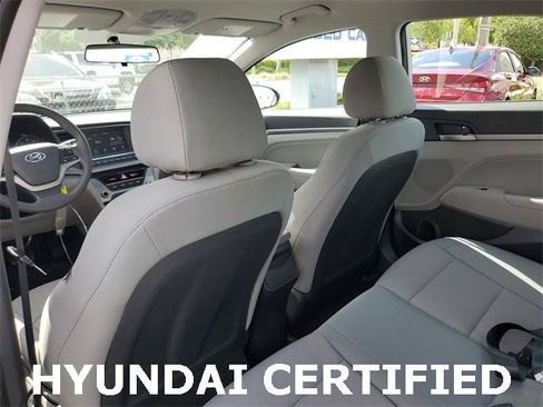 Used 2017 Hyundai Elantra SE image 12