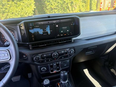 Used 2025 Jeep Wrangler Unlimited Sport AWD/4WD image 14