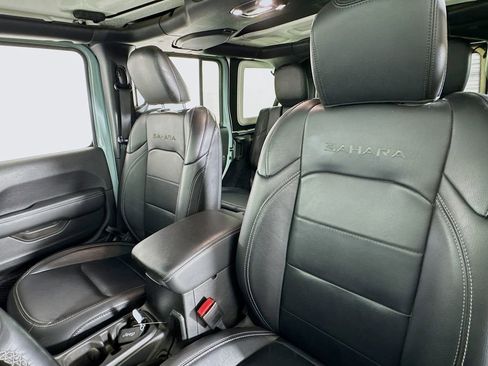 Used 2023 Jeep Wrangler Unlimited Sahara w/ Cold Weather Group image 18