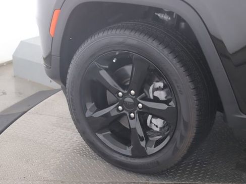 Used 2025 Jeep Grand Cherokee L Limited w/ Black Appearance Package image 13