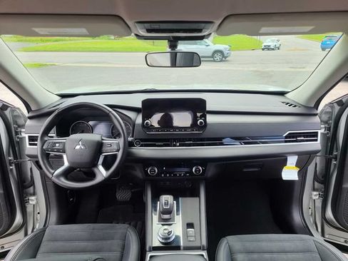 Used 2022 Mitsubishi Outlander SE FWD image 11