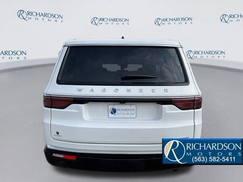 Used 2024 Jeep Wagoneer Series II image 4