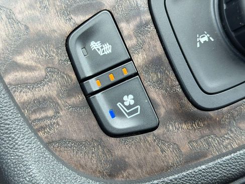 Used 2023 GMC Acadia Denali w/ Denali Technology Package FWD image 17
