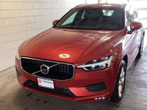 Used 2018 Volvo XC60 T5 Momentum w/ Advanced Package image 3
