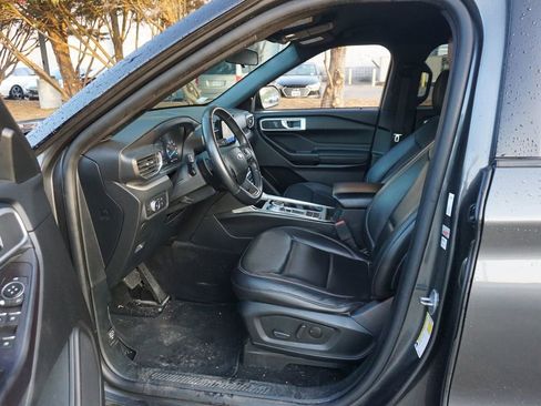 Used 2020 Ford Explorer XLT w/ Equipment Group 202A image 2