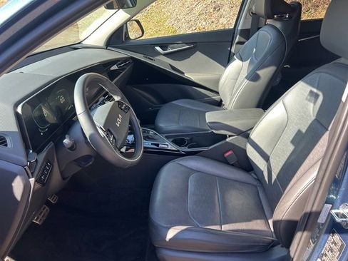 Used 2023 Kia Niro SX Touring image 17