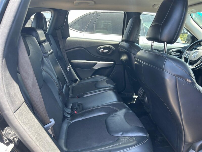 Used 2018 Jeep Cherokee Latitude Plus FWD image 9