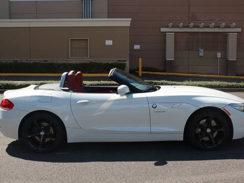 Used 2011 BMW Z4 sDrive30i image 17
