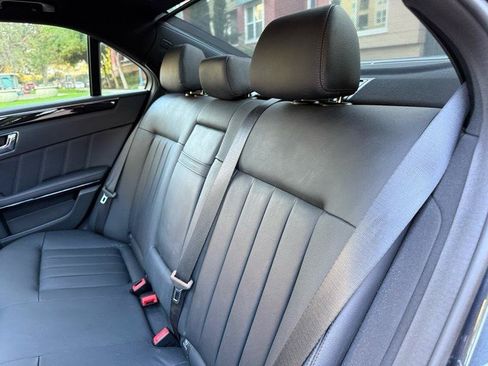 Used 2010 Mercedes-Benz E 550 Sedan image 35