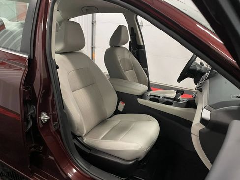 Used 2025 Nissan Altima 2.5 SV FWD image 42