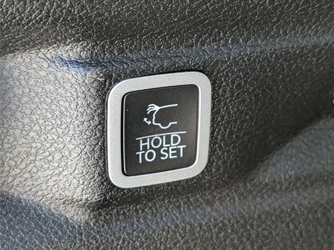 Used 2023 Jeep Grand Cherokee L Limited AWD/4WD image 15
