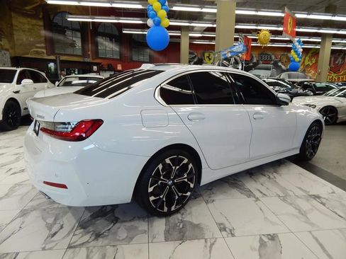 Used 2025 BMW 330i xDrive Sedan w/ M Sport Package image 4