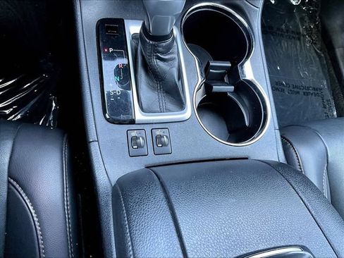 Used 2019 Toyota Highlander XLE AWD/4WD image 18