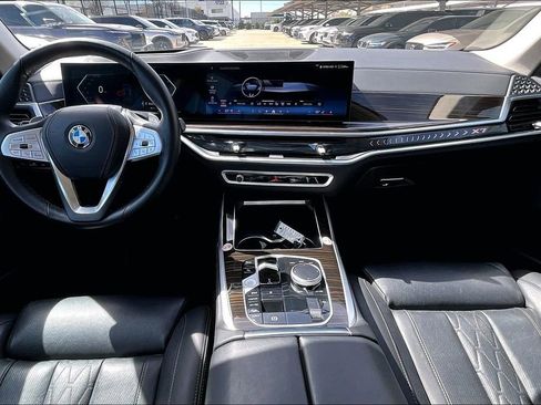 Used 2025 BMW X7 xDrive40i image 16