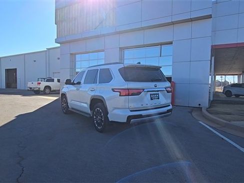 Used 2023 Toyota Sequoia Limited image 8