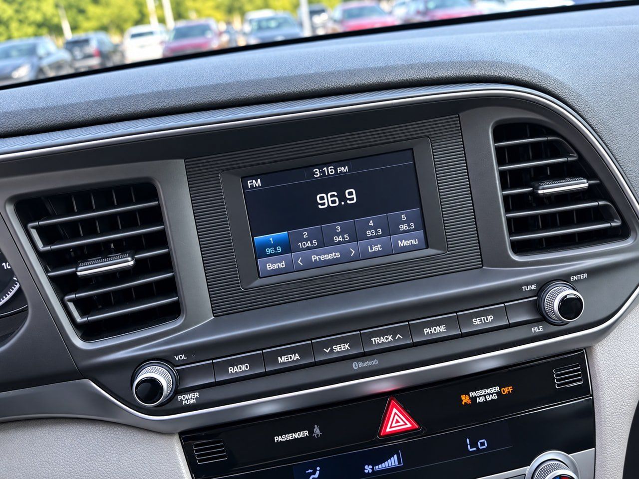 Used 2020 Hyundai Elantra SE FWD image 8