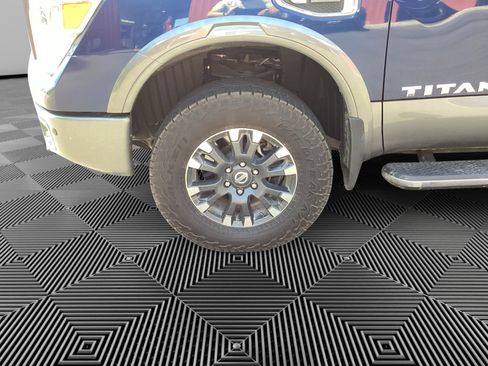 Used 2017 Nissan Titan PRO-4X w/ Pro-4x Convenience Package AWD/4WD image 14