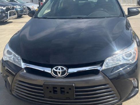 Used 2016 Toyota Camry LE image 2