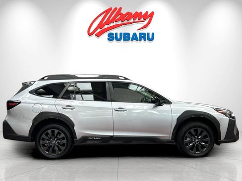 Used 2025 Subaru Outback Onyx Edition AWD/4WD image 3