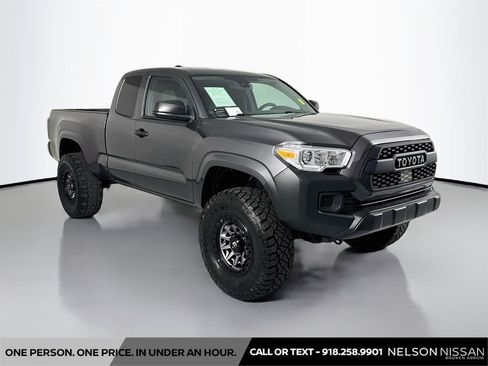 Used 2020 Toyota Tacoma SR RWD image 3