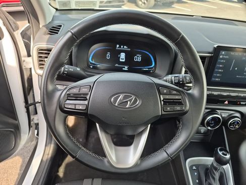 Used 2025 Hyundai Venue SEL FWD image 22