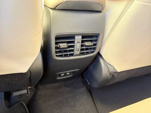 Used 2022 Toyota Corolla Cross XLE w/ Convenience Package FWD image 25