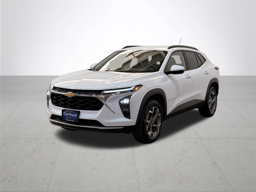 Certified 2026 Chevrolet Trax LT w/ Driver Confidence Package FWD image 2