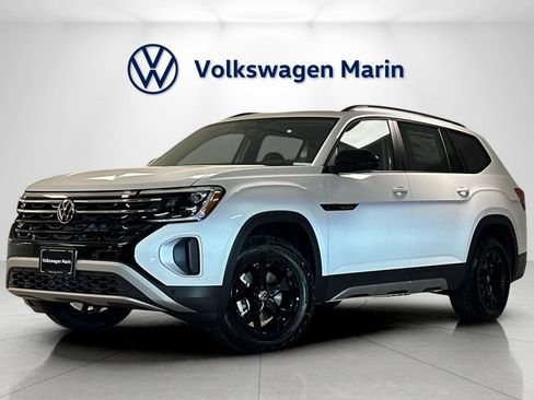 New 2025 Volkswagen Atlas Peak Edition SE image 1