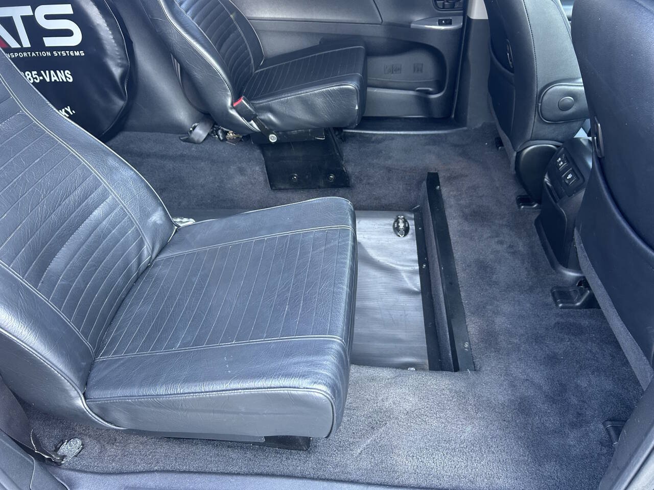 Used 2020 Toyota Sienna SE FWD image 36
