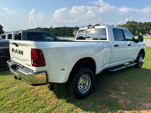 New 2026 RAM 3500 Big Horn AWD/4WD image 5