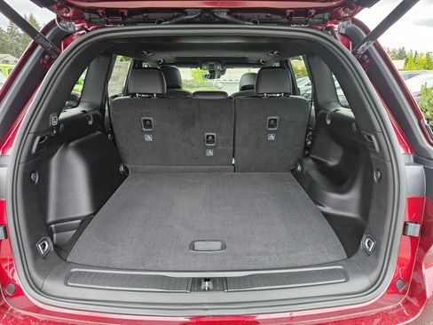 New 2025 Jeep Grand Cherokee Altitude image 15