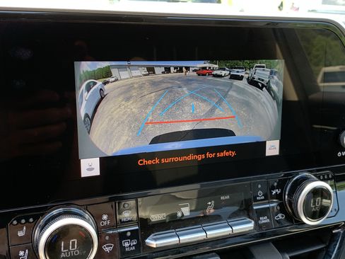 Used 2023 Toyota Highlander Limited FWD image 20