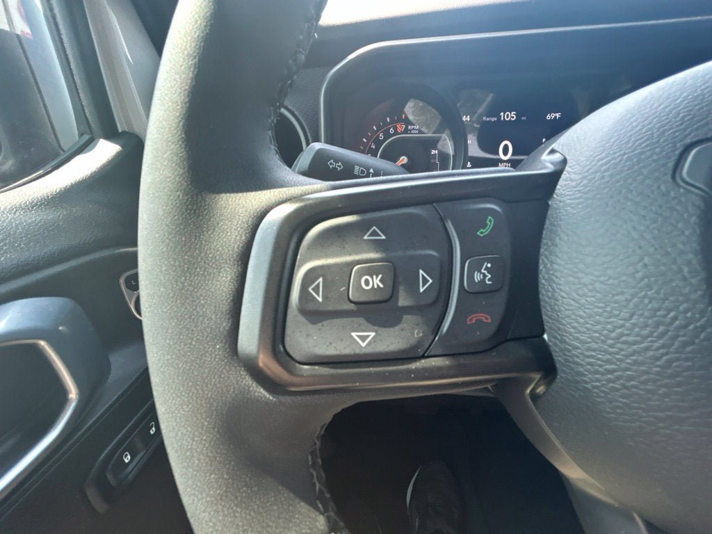 Used 2025 Jeep Gladiator Rubicon w/ Convenience Group AWD/4WD image 19