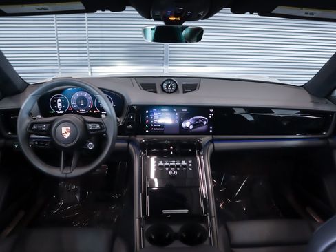 Used 2025 Porsche Panamera image 13
