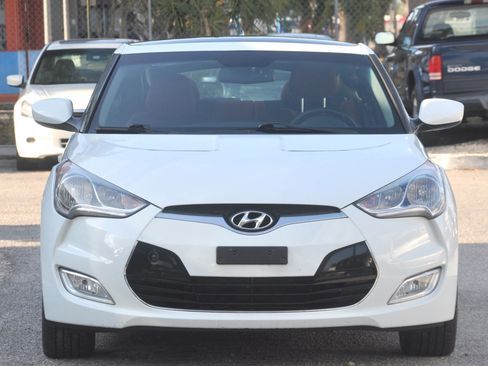 Used 2013 Hyundai Veloster w/ Tech Pkg FWD image 4