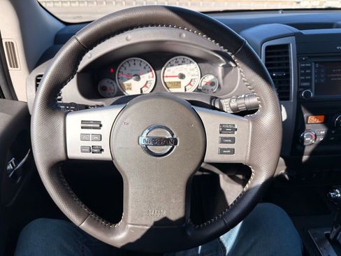 Used 2019 Nissan Frontier PRO-4X image 11