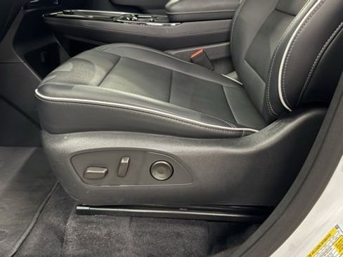 Used 2025 Buick Enclave Preferred image 13