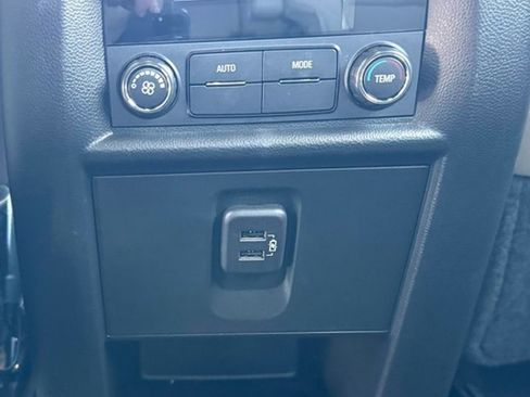 Used 2023 Chevrolet Traverse LT image 16