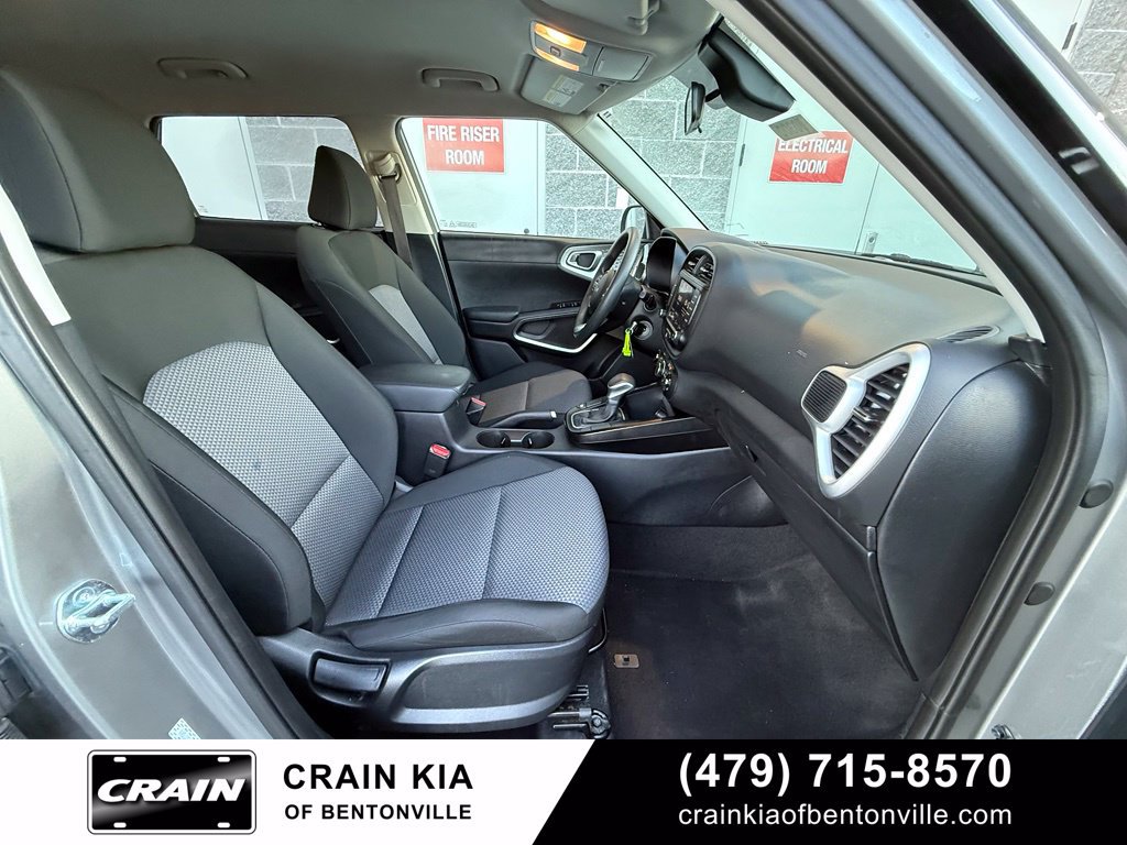 Used 2025 Kia Soul LX w/ LX Technology Package FWD image 29