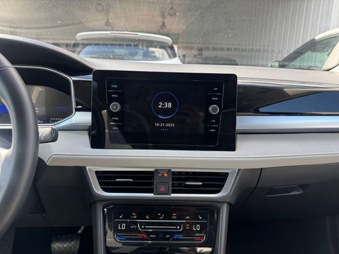 Used 2025 Volkswagen Taos SE image 21